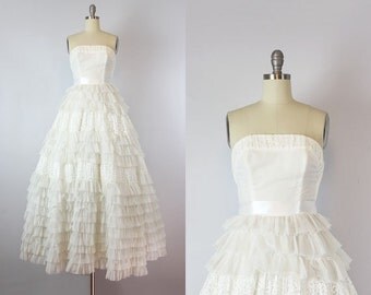vintage 50s wedding dress / 1950s strapless white dress / tiered ruffled skirt dress / white lace and chiffon dress / bridal dress