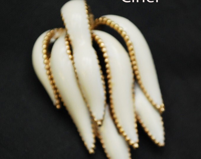 Ciner Wave Brooch - White Enamel - Gold plated - Sea weed kelp - wave Pin