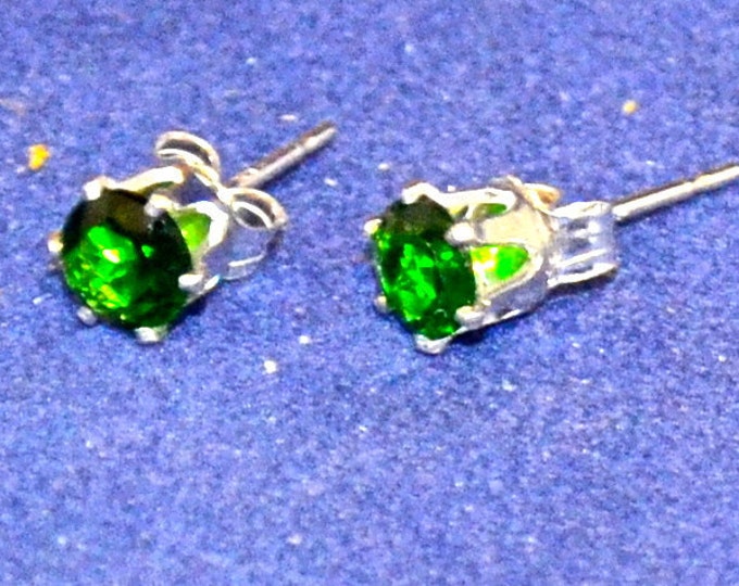 Chrome Diopside Studs, 5mm Round, Natural, Set in Sterling Silver, E1006