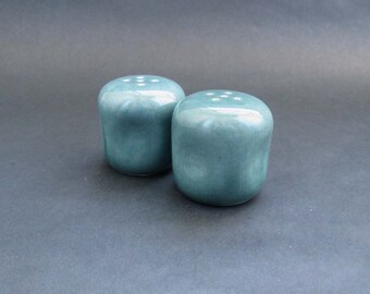 Russel Wright American Modern Seafoam Salt + Pepper Shaker Steubenville 1950s
