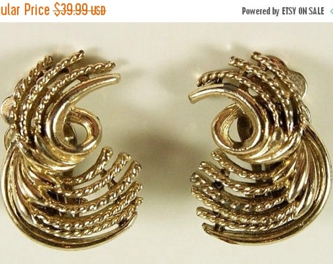 Storewide 25% Off SALE Beautiful Vintage Lisner Signed Silver Tone Eclectic Circular Styled Clip-Back Designer Earrings