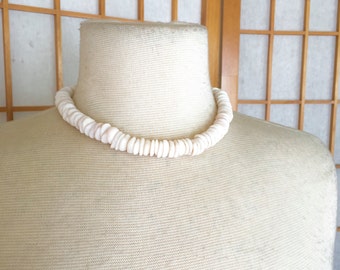 Vintage 70s Hawaiian Puka Shell Choker Necklace