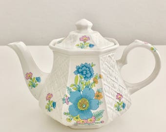 30% SALE! Vintage trellis teapot with blue flowers, Sadler, 1950s