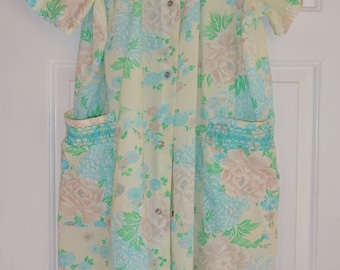 Vintage Bathrobe Housecoat Robe Leisure Life Size 18 Pastel Smocking