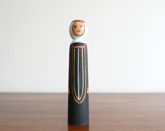 Vintage wooden arabian doll / moroccan figurine, 1960s