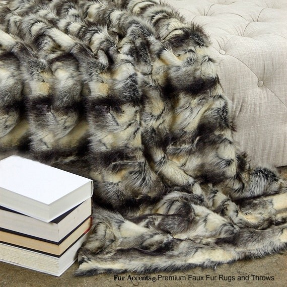 Luxurious Arctic Fox Faux Fur Throw Blanket Black and Ivory