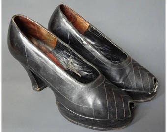 Vintage 1970s/70s does 1940s/40s Leather PLATFORM SHOES Wedge