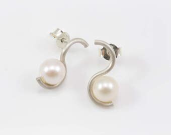 Silver earrings with freshwater pearls