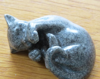 Tiny kitten / cat sculpture, figurine,collectible