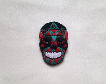 Embroidered brooch hand "Spaulding"