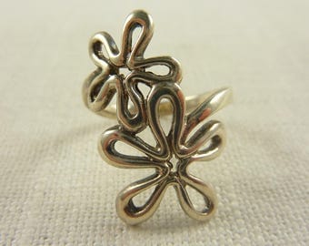 Size 8.75 Vintage Sterling Floral Design Ring