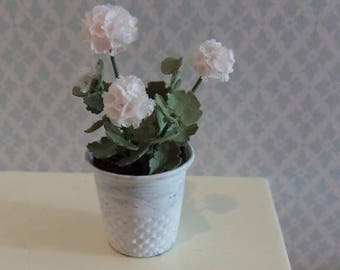 White geranium to your dollhouse