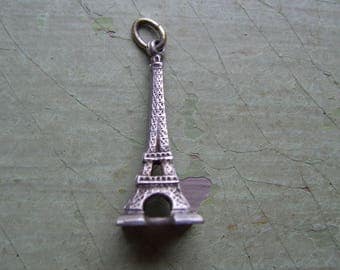 A Vintage Eiffel Tower Charm/Pendant - Paris - White Metal.