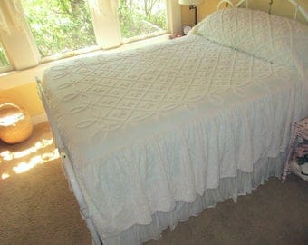 White Vintage Chenille Bedspread With Skirt Fat Daisies & Trellis Cottage Chic