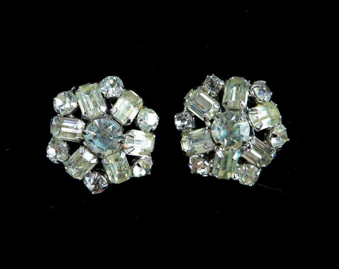 Vintage Weiss Clear Rhinestone Crystal Cluster Snowflake Clip-on Earrings