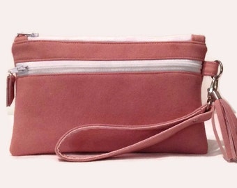 pink wristlet purse