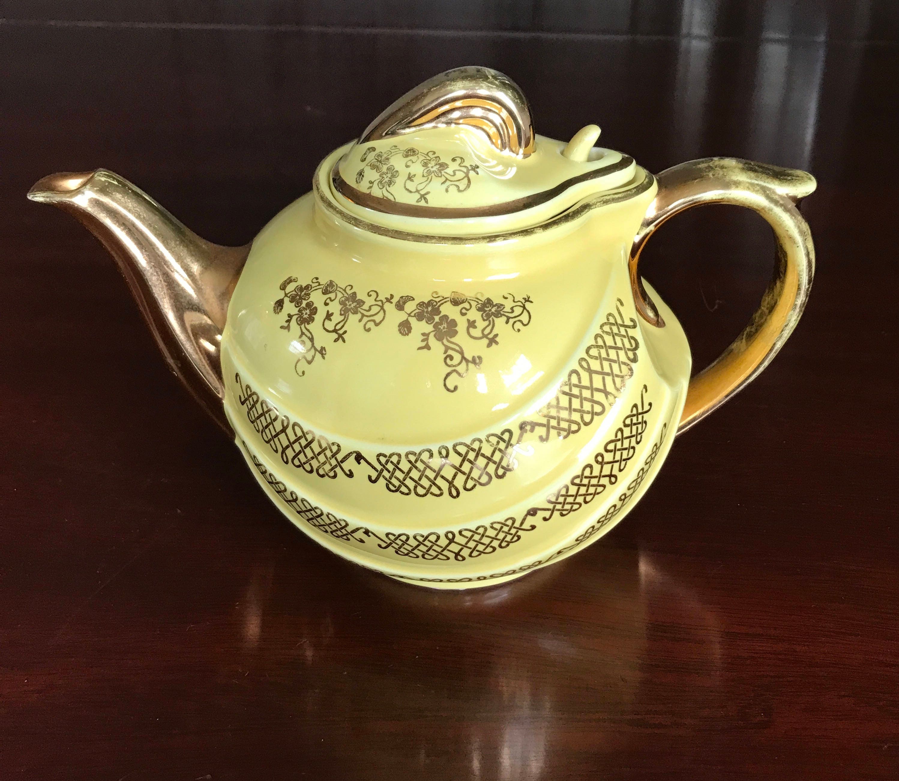 Vintage Teapot Hall Pottery Aladdin style Teapot in canary