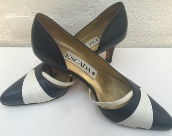 Escada 6.5 Navy Blue pumps, Size 7 Navy White kitten heels, 1980s pumps, 1980s heels, Pointy toe heels, Geometric heels,Red White Blue heels