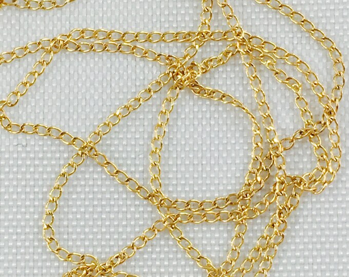 Storewide 25% Off SALE Vintage 14k Gold Petite Curb BG Designer Chain Necklace Featuring Elegant Timeless Design