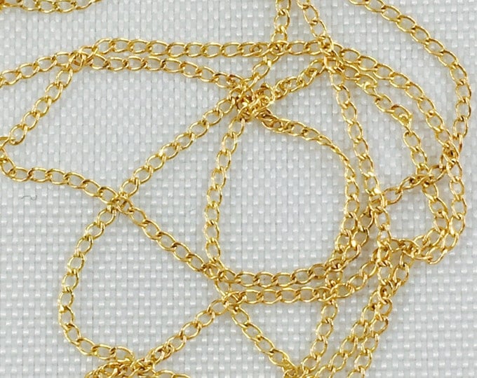 Storewide 25% Off SALE Vintage 14k Gold Petite Curb BG Designer Chain Necklace Featuring Elegant Timeless Design