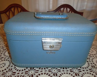 Vintage Train Case. U.S. Trunk . U.S. Trunk Train case. Make up case. Up Cycle supply. Train Case