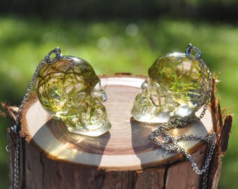 Mossy Skull Necklace, Gothic Jewelry, Crystal Skull Jewelry, Real Moss Necklace, Skull Terrarium Jewelry, Womens Gothic Necklace