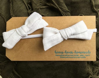 Classic linen school girl bow, Baby Headbands, Baby Bow Headband, Baby Girl Headbands, toddler hair clips, Nylon Headband, Fabric Hair Bows