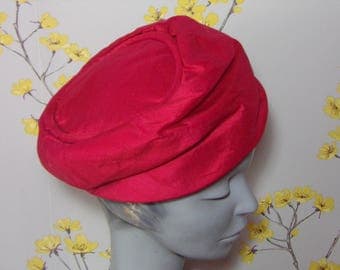 Vintage 1950s Tomato Red Silk Pillbox Hat Ladies Red Hat 50s Rounded Pillbox Hat Red