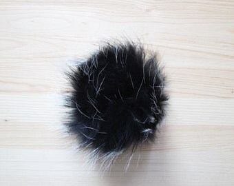 Pompon noir-crème en fourrure pour tuque et bonnet