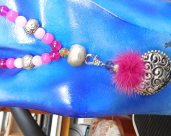 Heart chain: Think pink