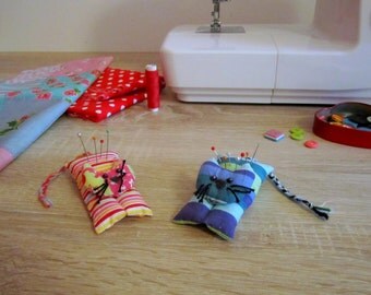 Pin cushion cat, stuffed cat charm, gift cat plushie, cute cat plushie, pin cushion handmade, sewing