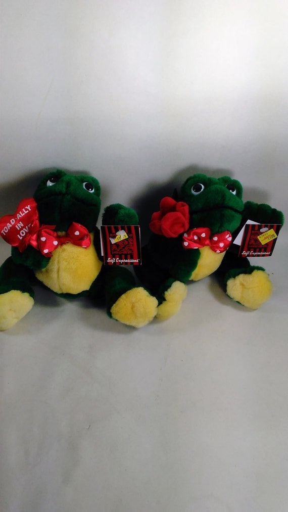 valentines frog plush