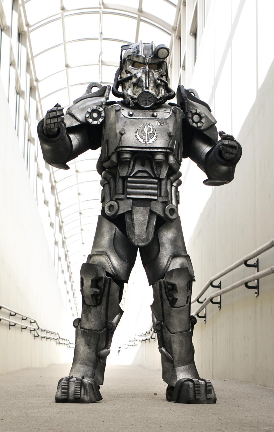 t60 power armor costume        
        <figure class=