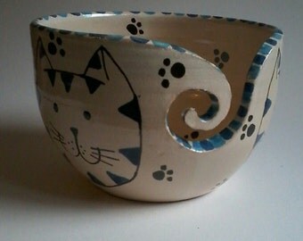 Blue cat yarn bowl, handmade pottery, yarn bowl, wool storage, ceramic yarn bowl, dancingharepottery, knitting and crochet, cats, yarn pot
