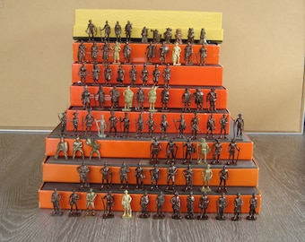 83 Kinder surprise. Ferrero. Figurines. Soldats. Jouet vintage. Jeu ancien. Old toy. France