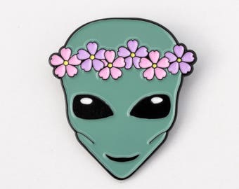 Flower Crown Alien pin - soft enamel