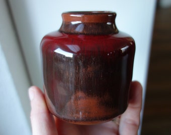 Hermann Karl Hakenjos mid-century red vase, Kandern Germany
