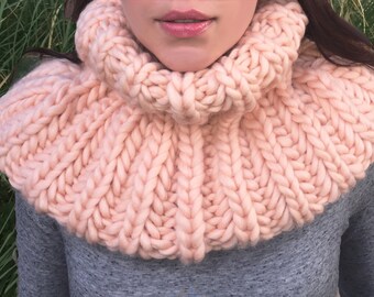 Hand Knit Cowl Scarf Snood, Chunky Knit Wool, Chunky Knit Cowl Scar for Women, Salmon