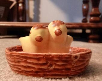 Vintage Occupied Japan Birds in Nest Salt or Pepper Shakers