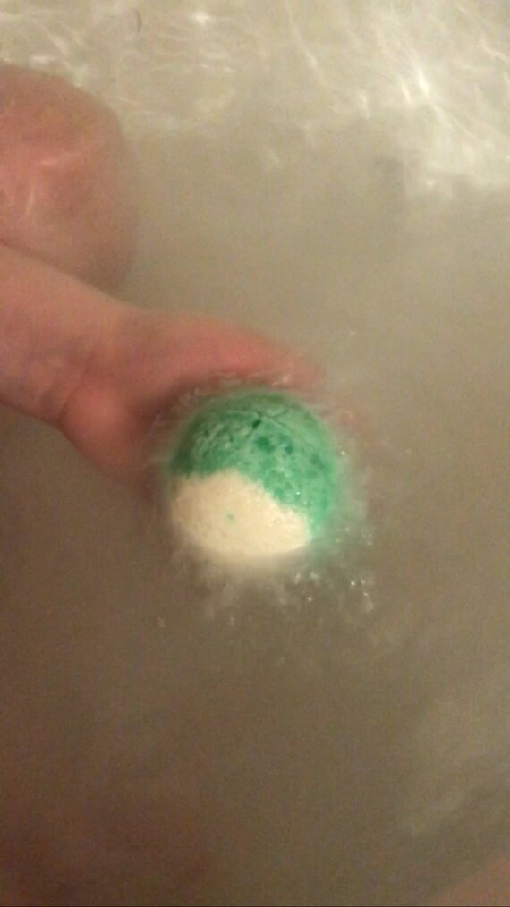 SURPRISE REAL MONEY Bath Bombs