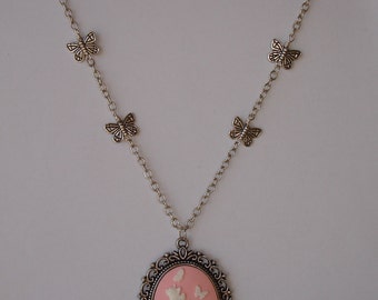 Necklace - Collier avec pendentif camée chat et papillons
