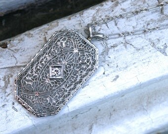 Vintage Art Deco 14K White Gold Diamond Filigree Necklace.