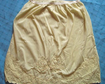 Opalaire light YELLOW half slip vintage Short mini lace applique antron nylon L