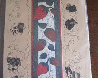 Strawberries Applique Table Runner/Wall Hanging Pattern