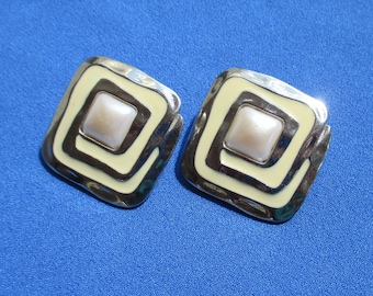 Vintage White Faux Pearl Creme Colored Enameled Metal Pierced Earrings