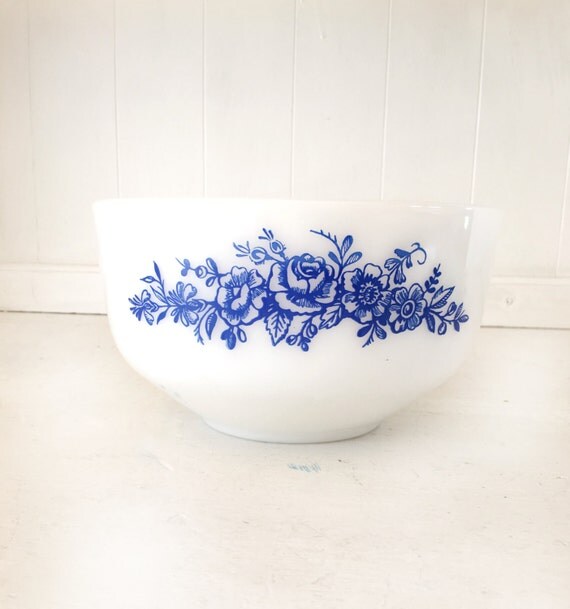 Vintage Federal Milkglass Serving BowlVintage Federal Glass