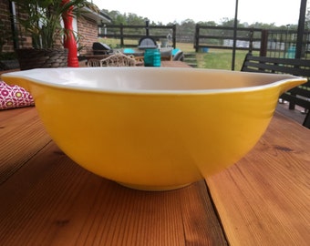 Yellow Vintage Pyrex Nesting Bowl-Large -443- 2 1/2 Qt Mixing Bowl