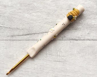 polymer clay crochet hook, bumble bee crochet hook, crochet supplies, beehive, unique gift for crocheter, crochet gift