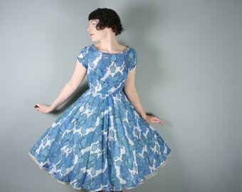 60s 50s SUMMER dress in blue and white FLORAL print - full PLEATED skirt - romantic Rockabilly Mid Century day dress uk8 / xs