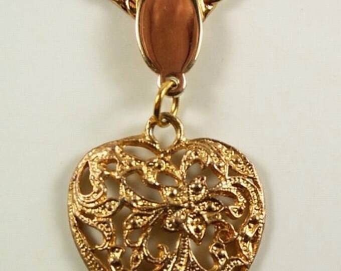 Storewide 25% Off SALE Beautiful Vintage runway goldtone necklace featuring a heart pendant presented on a lovely 20-22" Goldtone chain and